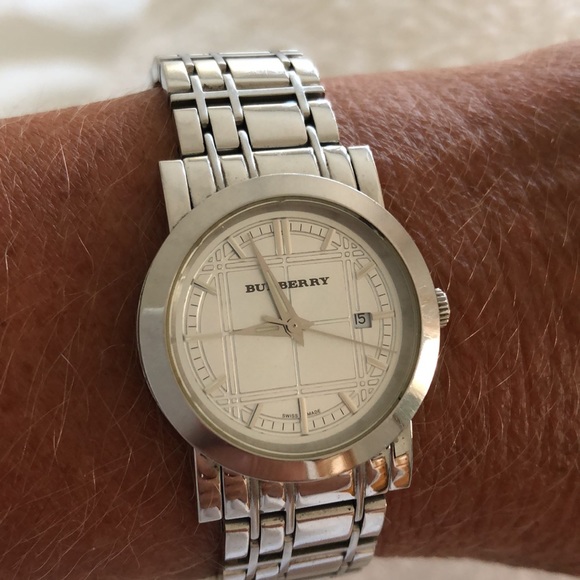 Burberry Silver Women's Watch Excellent Used Condition - Picture 5 of 5